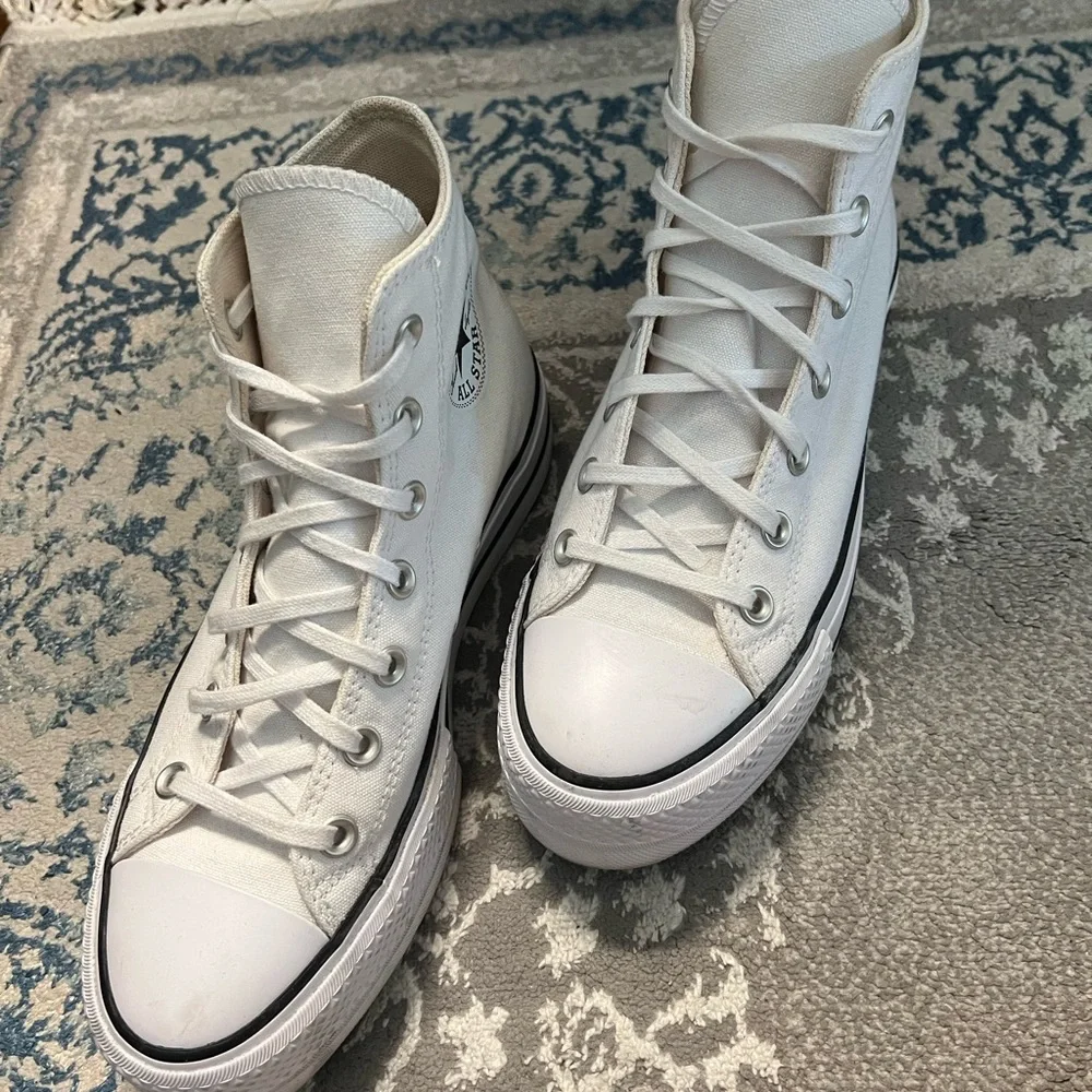 Converse White High-Top Canvas Sneakers - Classic Lace-Up Style - Picture 1 of 9